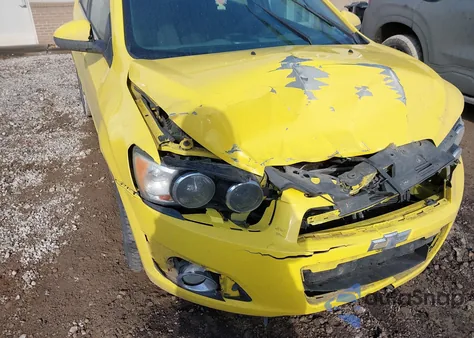 2016 Chevrolet Sonic Lt Auto из США, поврежденный, VIN 1G1JC6SH4G4130568